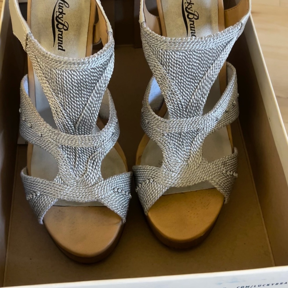 Lucky Brand Women's Tan and Gray Woven Wedges